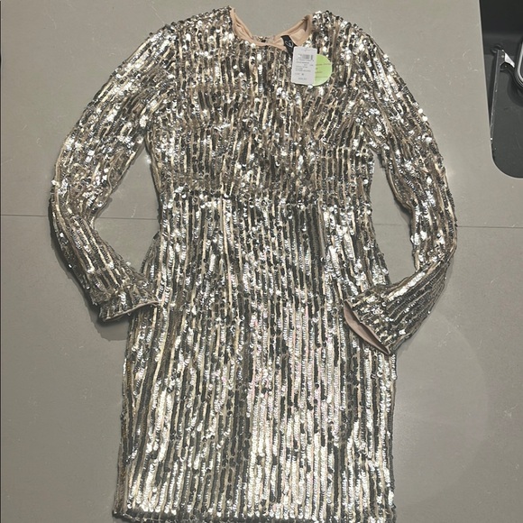 Windsor Dresses & Skirts - Windsor Gold Sequin Mini Dress size medium